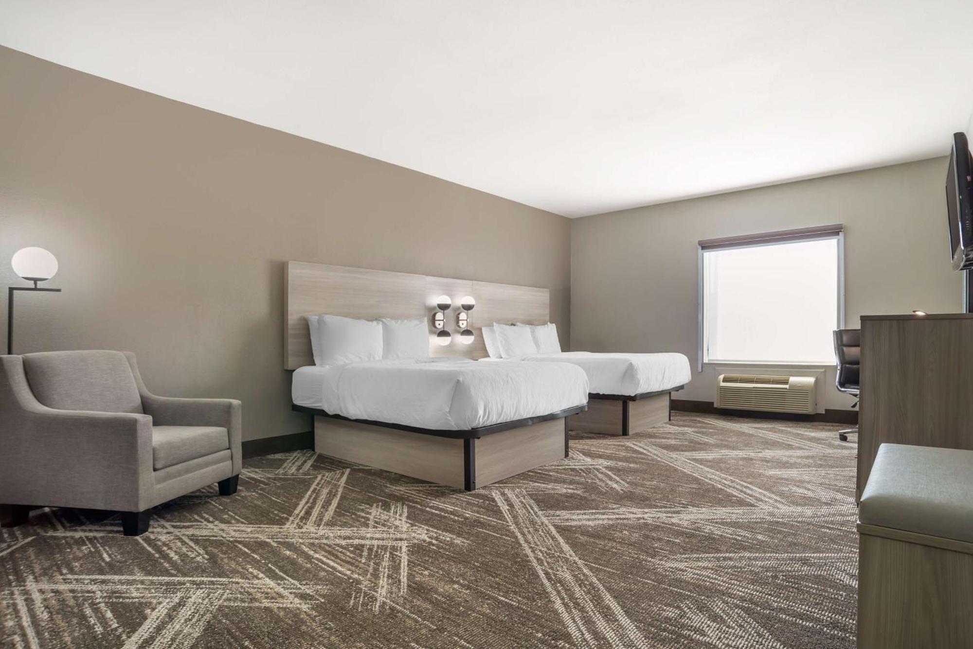 Western Downtown Coliseum Hotel 3*